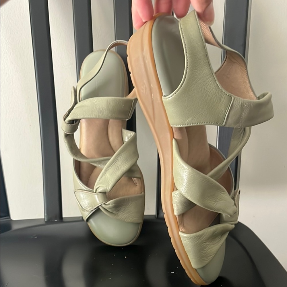 BeautiFeel Mint Green Leather Sandals w/ Adjustable Straps and Cushioned Footbed - Picture 4 of 9